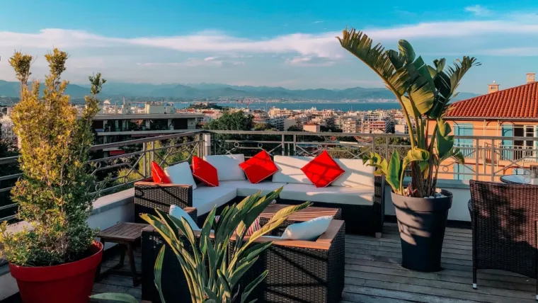 Restaurant bistronomique original avec rooftop à Antibes, Antibes, L'Ôstral